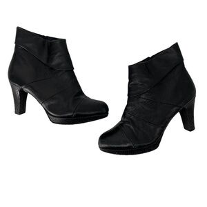 Umberto Raffini Black Side Zipper Heeled‎ Ankle Boots